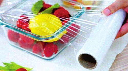 食品塑料保鮮膜透氣性能不達(dá)標(biāo)，內(nèi)部密封的食物仍然會發(fā)霉變質(zhì)